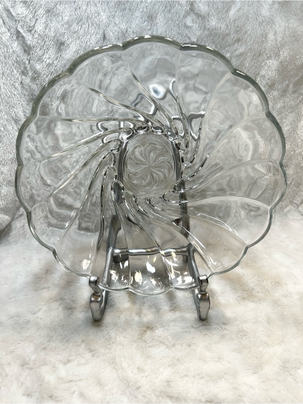 Vintage Hazel Atlas COLONIAL SWIRL Seashell Clear Glass Fruit Dessert Bowl